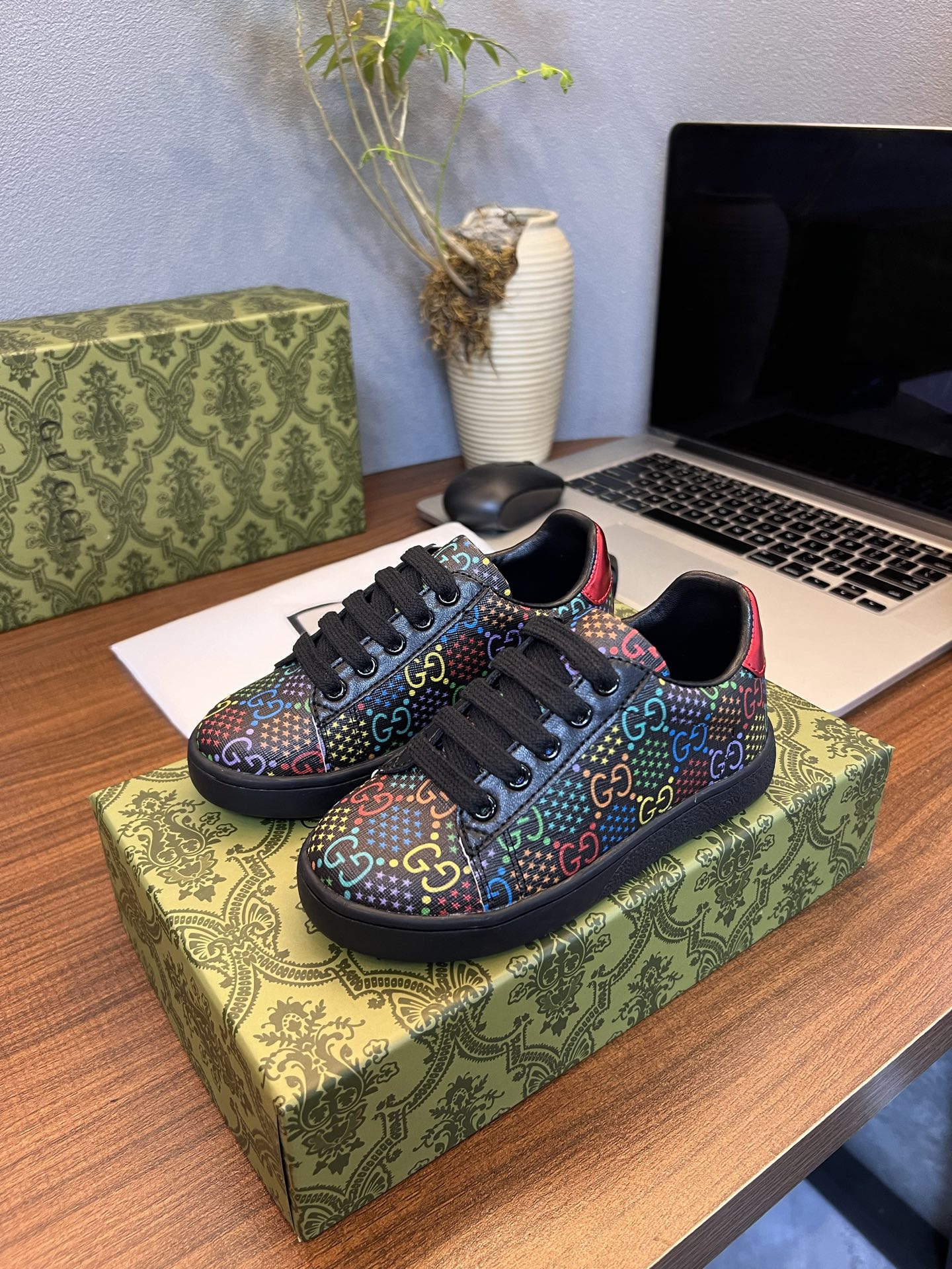 Children's shoes child